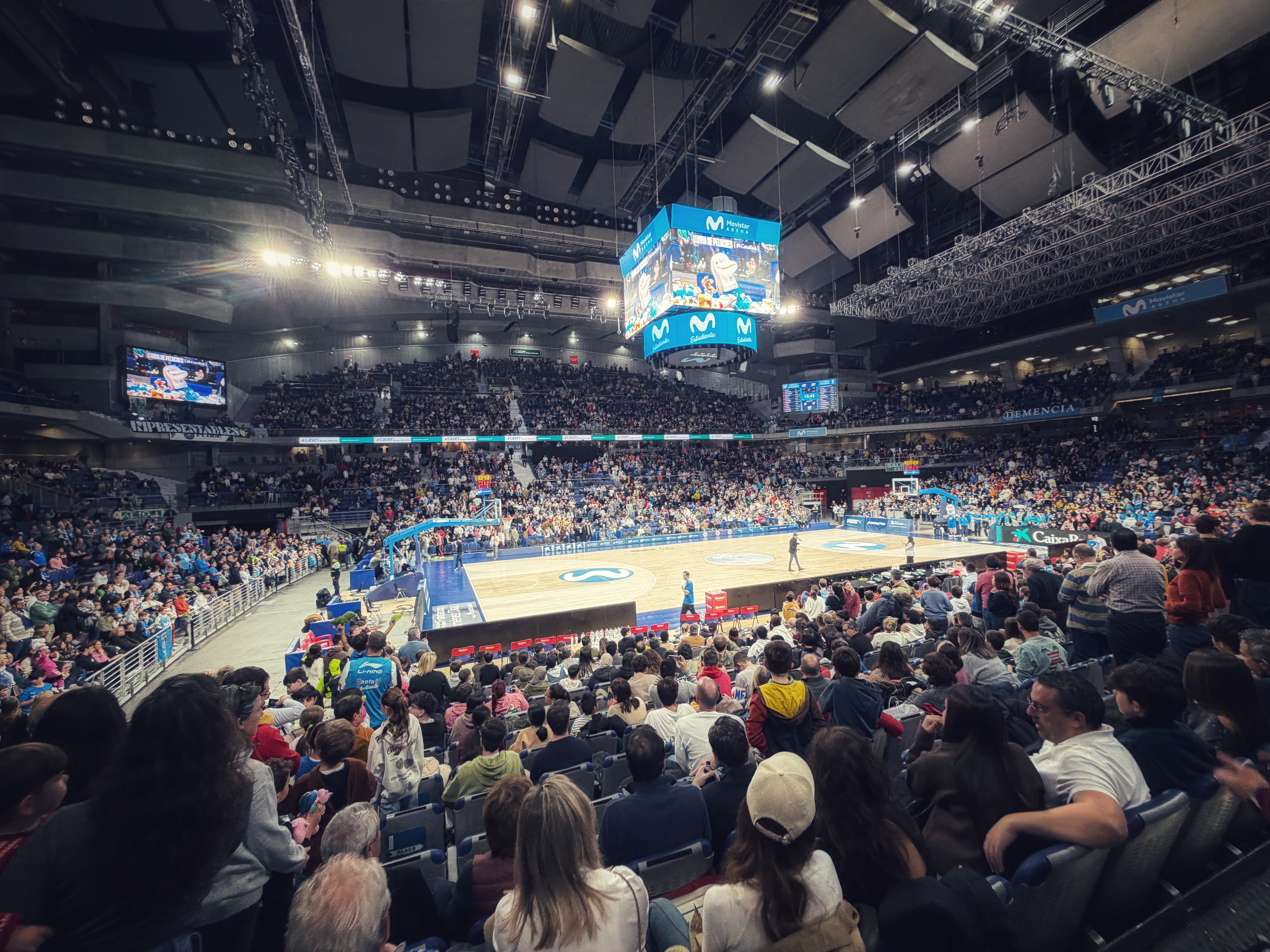 Movistar Arena 試合観戦風景
